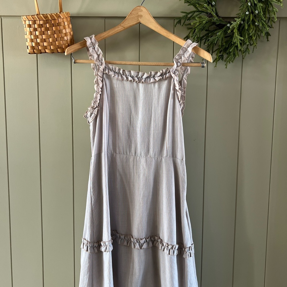 Ruffled Sleeveless Dress in Light Gray